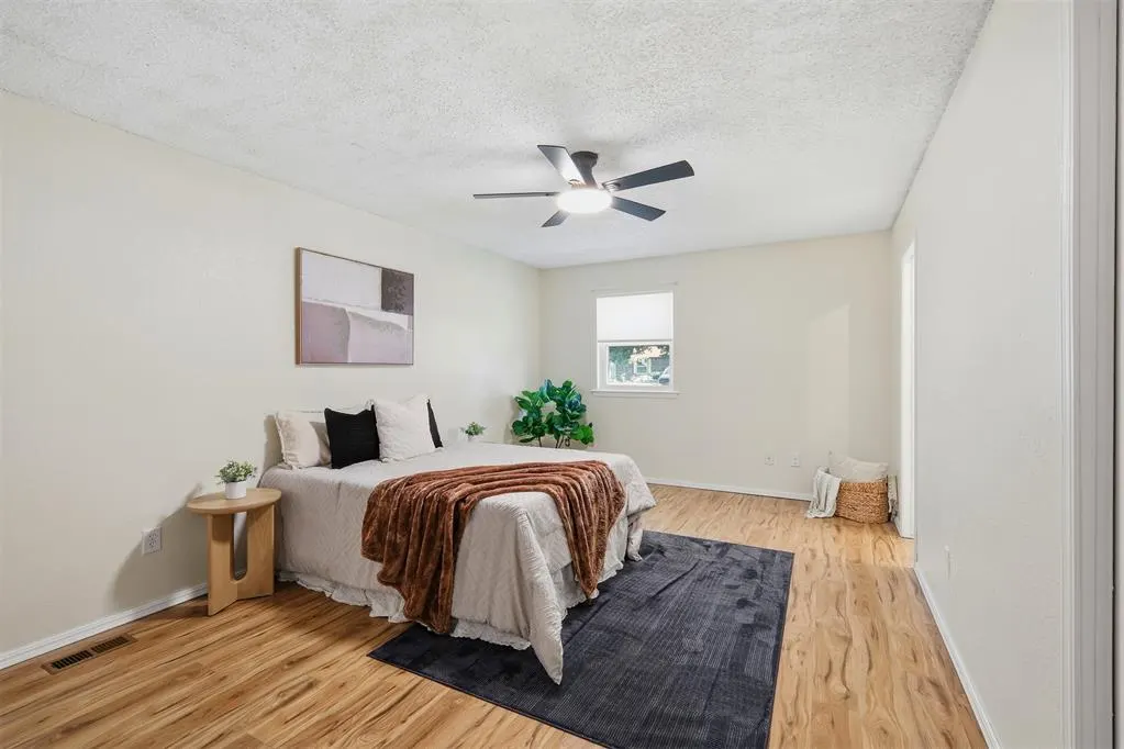 Photo 14 — 913 W Churchill Way, Mustang, OK 73064