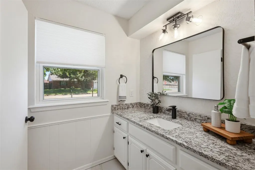 Photo 17 — 913 W Churchill Way, Mustang, OK 73064