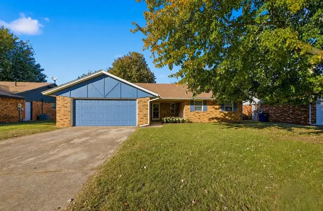 Front exterior — 913 W Churchill Way, Mustang, OK 73064