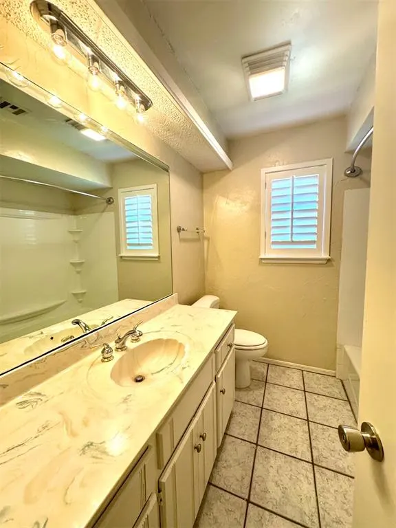 Photo 10 — 2312 Shadowlake Drive, Oklahoma City, OK 73159