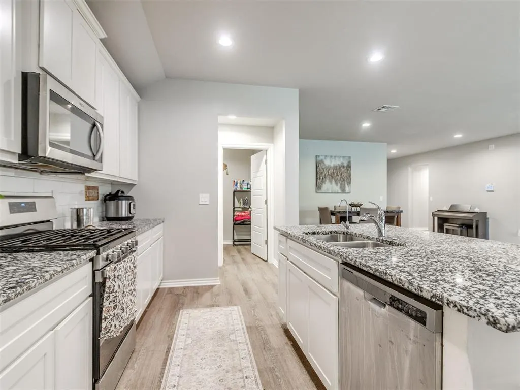 Photo 5 — 14404 Natural Falls Way, Oklahoma City, OK 73142