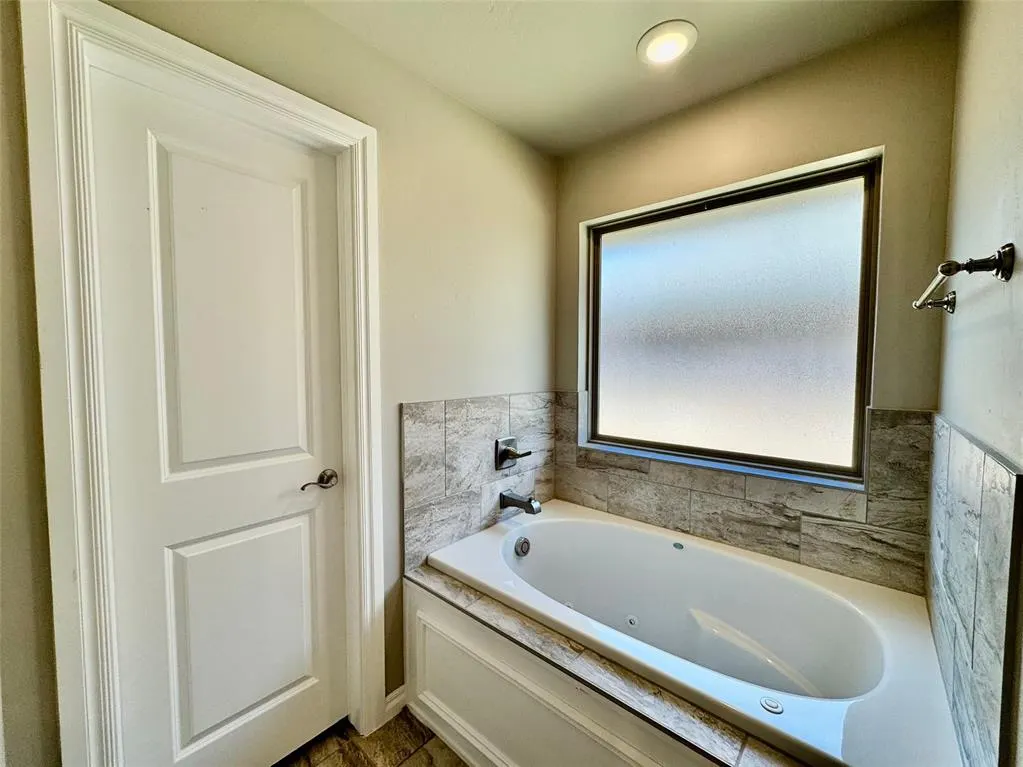 Photo 14 — 9120 NW 124th Street, Yukon, OK 73099