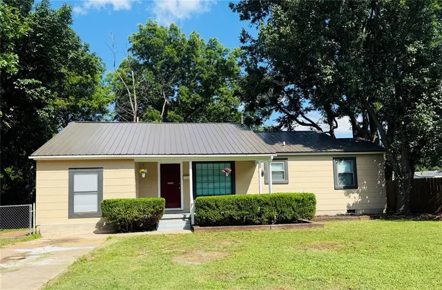 Photo 4 — 808 Roosevelt Street, Seminole, OK 74868