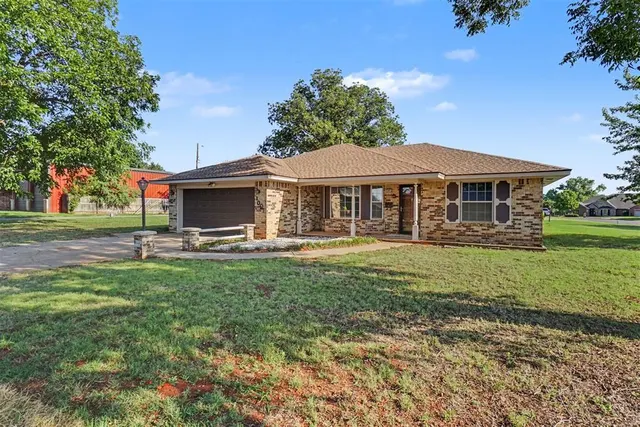 Front exterior — 1001 W E Avenue, Elk City, OK 73644