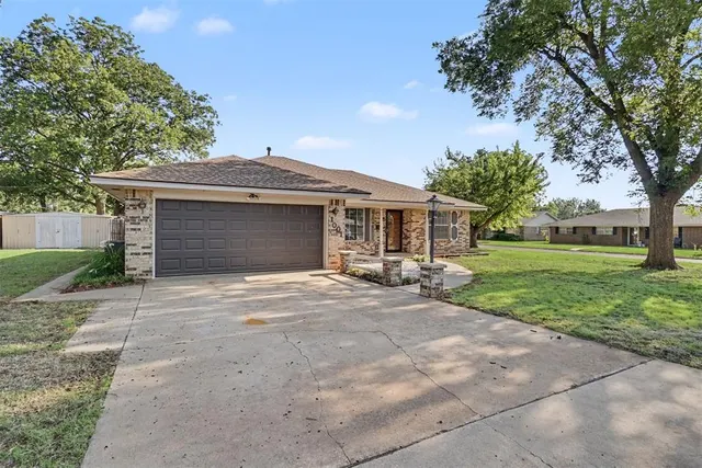 Photo 3 — 1001 W E Avenue, Elk City, OK 73644