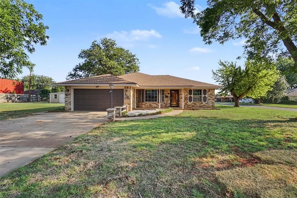 Photo 5 — 1001 W E Avenue, Elk City, OK 73644