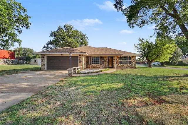 Photo 5 — 1001 W E Avenue, Elk City, OK 73644