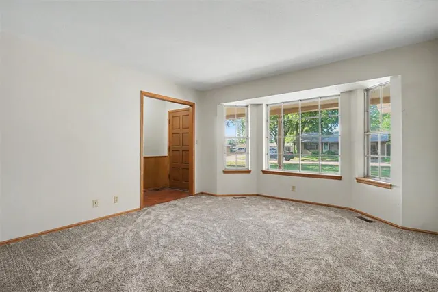 Photo 8 — 1001 W E Avenue, Elk City, OK 73644