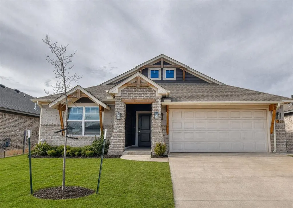 Front exterior — 365 Pleasant View, Harrah, OK 73045
