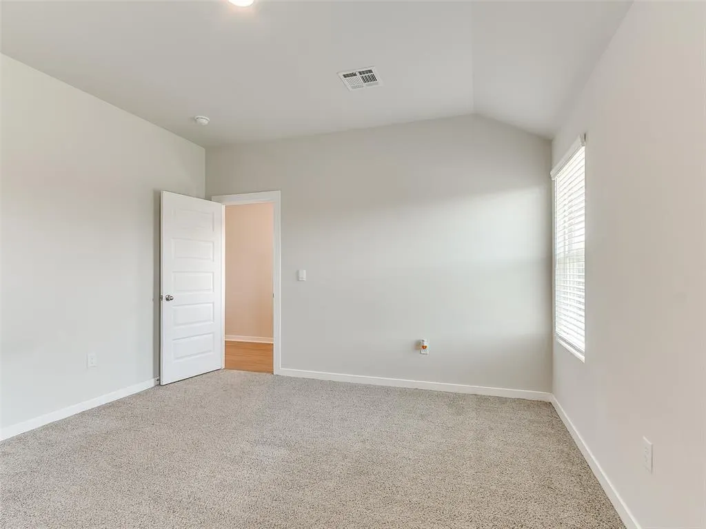 Photo 12 — 10613 Red Thistle Drive, Oklahoma City, OK 73131