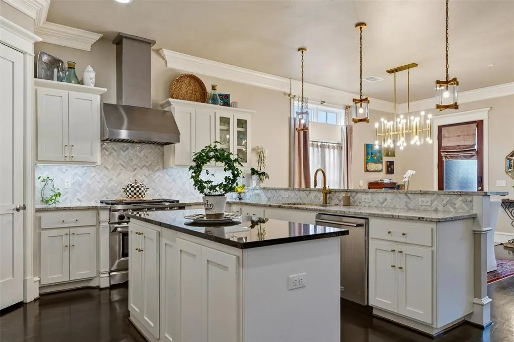 Photo 9 — 423 NE 1st Street, Oklahoma City, OK 73104