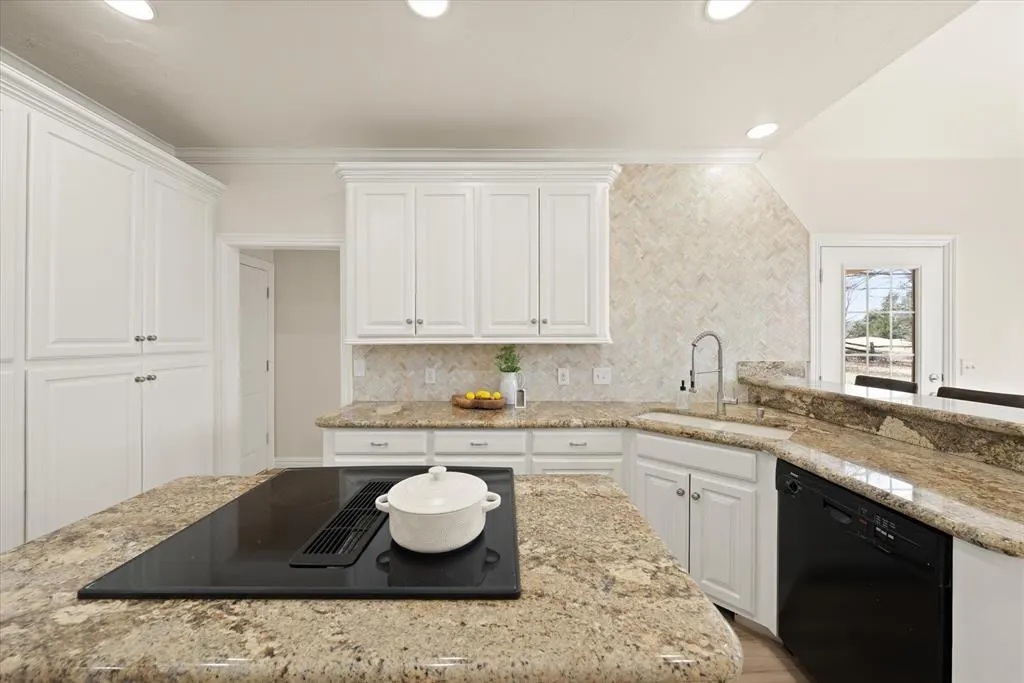 Photo 10 — 744 Longmeadow Lane, Edmond, OK 73003
