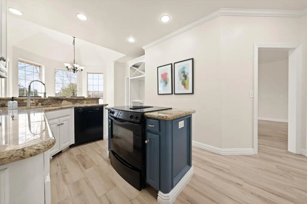 Photo 12 — 744 Longmeadow Lane, Edmond, OK 73003