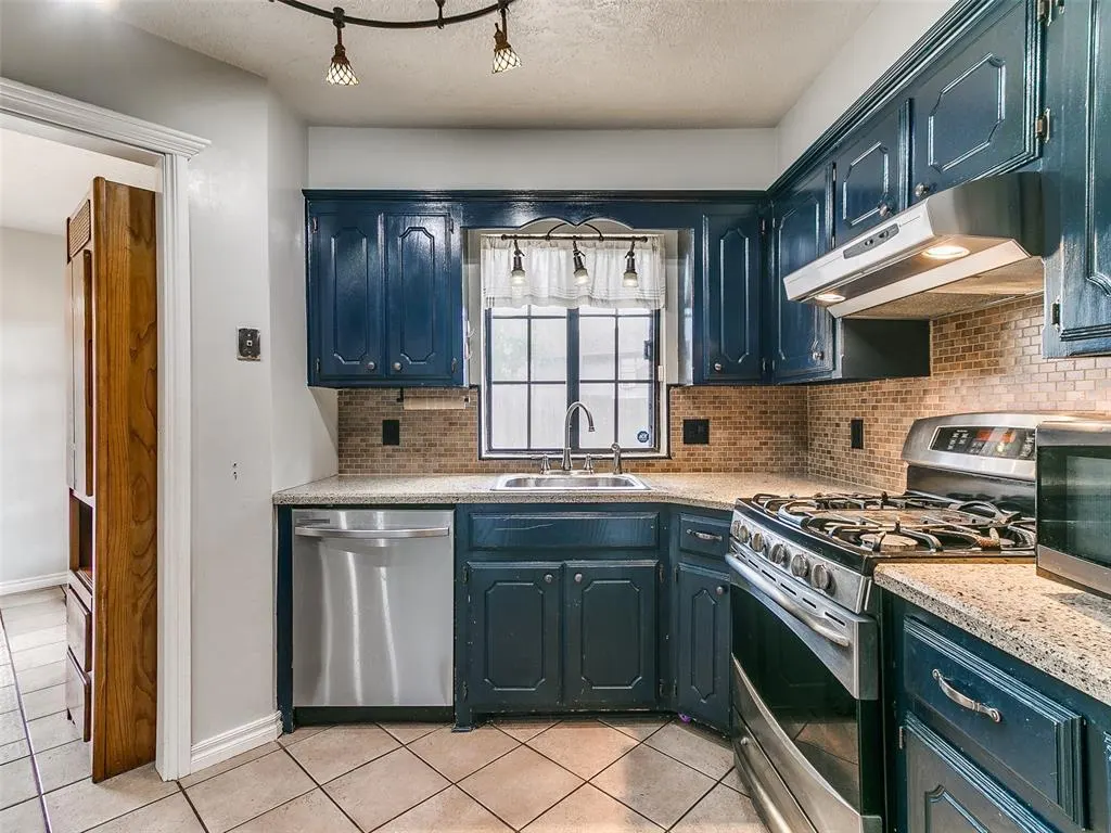 Photo 21 — 912 N Avery Drive, Moore, OK 73160