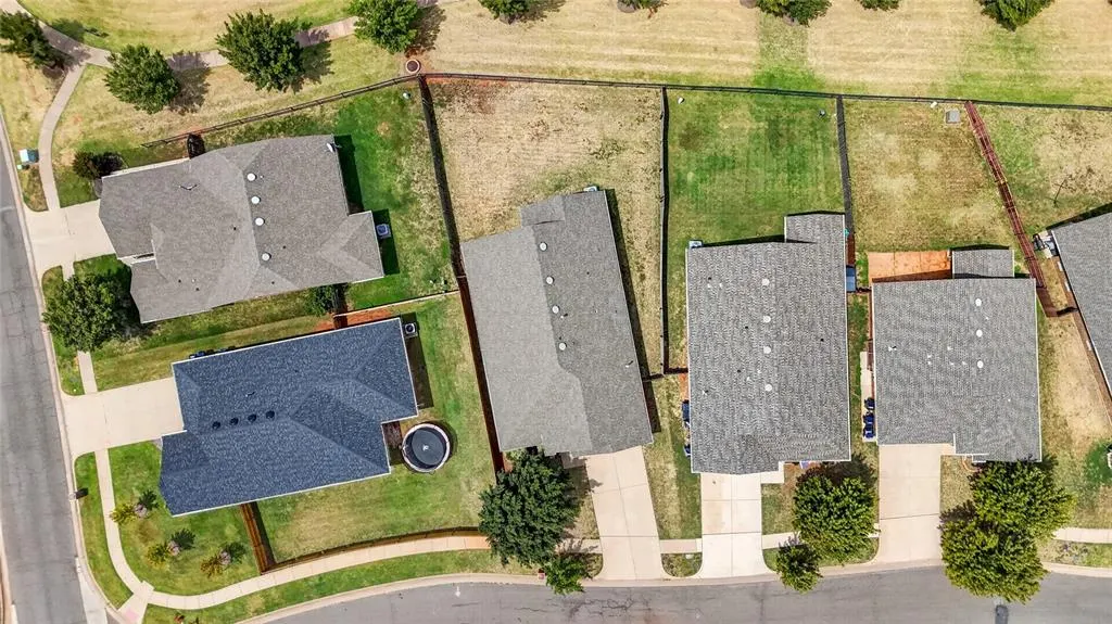 Photo 2 — 18109 Montoro Way, Edmond, OK 73012