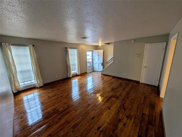 Photo 3 — 1305 Rebecca Lane, Norman, OK 73072