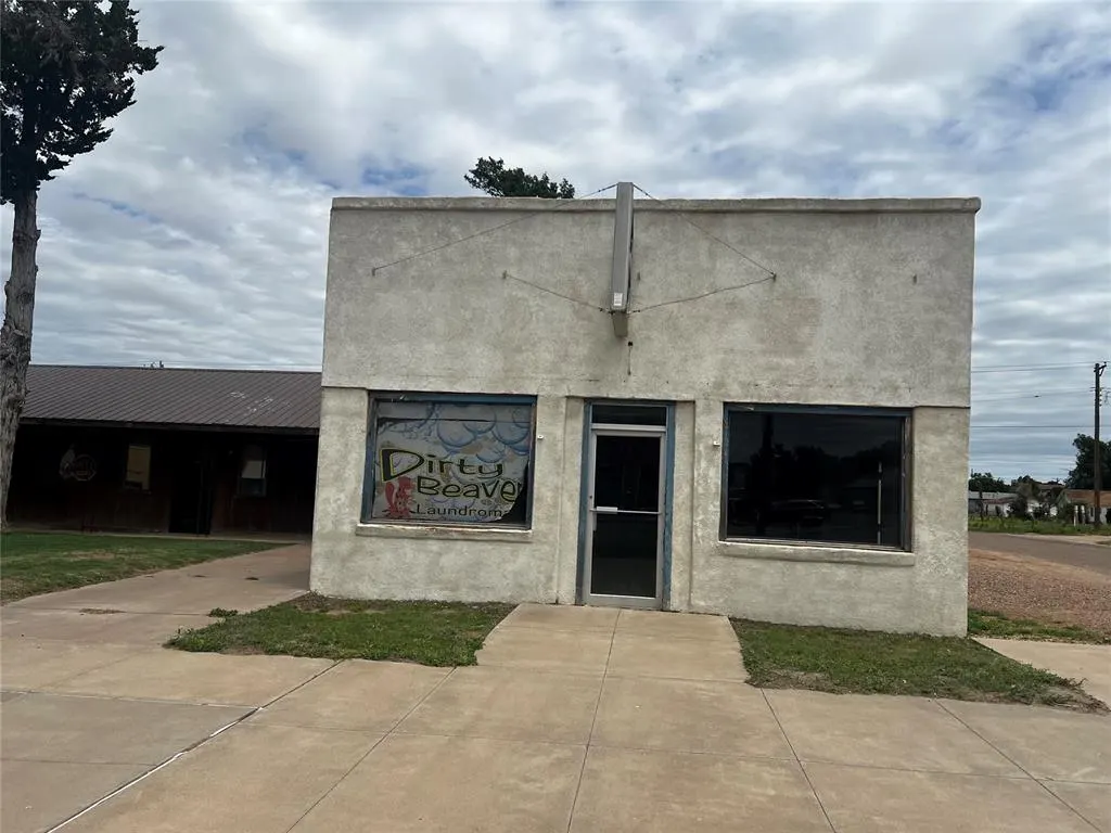 Front exterior — 230 Douglas Avenue, Beaver, OK 73932
