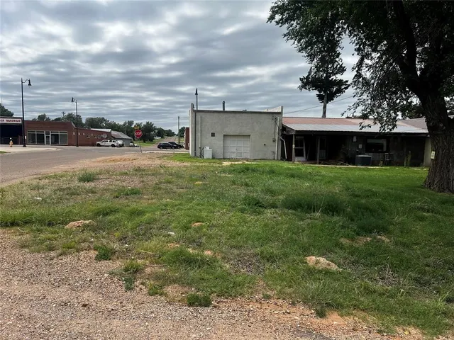 Photo 4 — 230 Douglas Avenue, Beaver, OK 73932