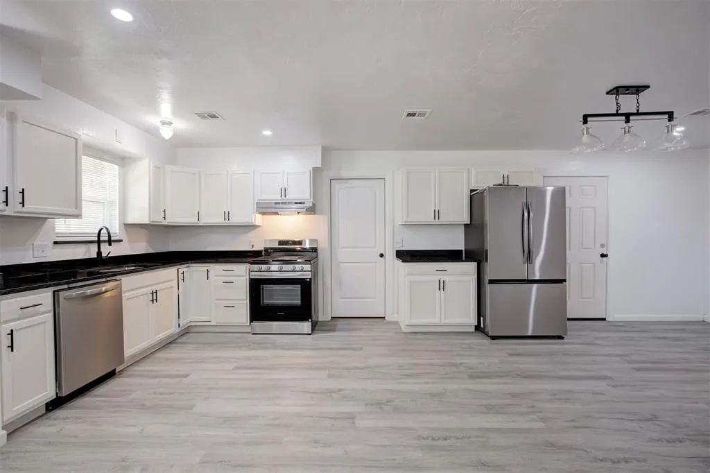 Photo 13 — 433 NW 87th Street, Oklahoma City, OK 73114
