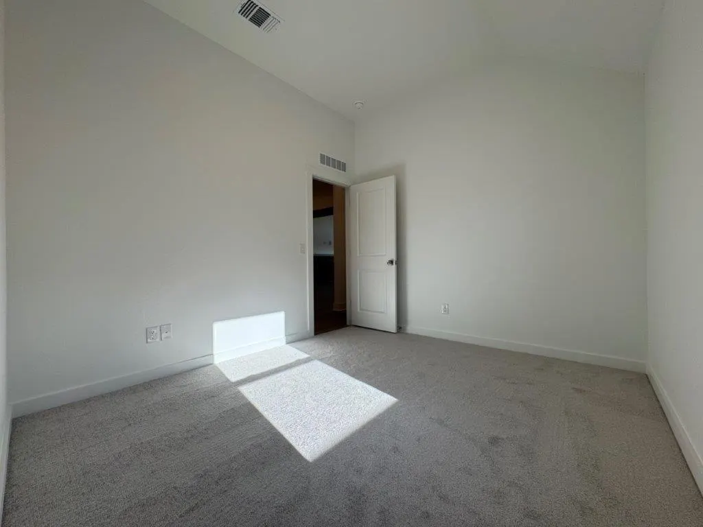 Photo 9 — 11104 NW 132nd Street, Yukon, OK 73099