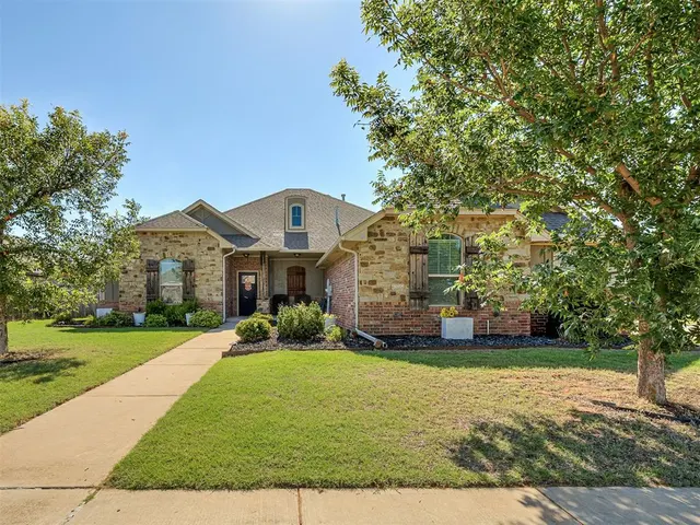 Photo 2 — 4612 Kentucky Ridge Drive, Mustang, OK 73064
