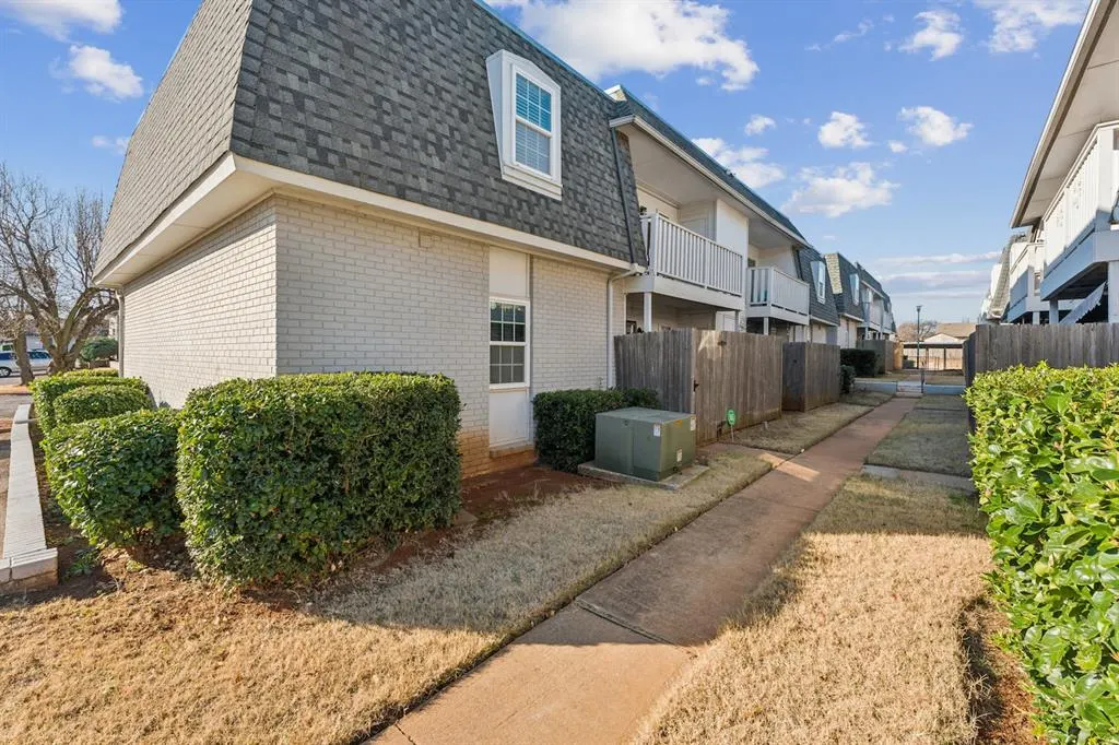 Photo 7 — 11419 N May Avenue D, Oklahoma City, OK 73120