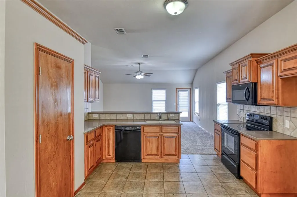 Photo 8 — 13309 SW 3rd Street, Yukon, OK 73099