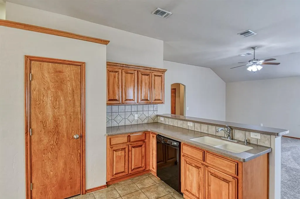 Photo 9 — 13309 SW 3rd Street, Yukon, OK 73099