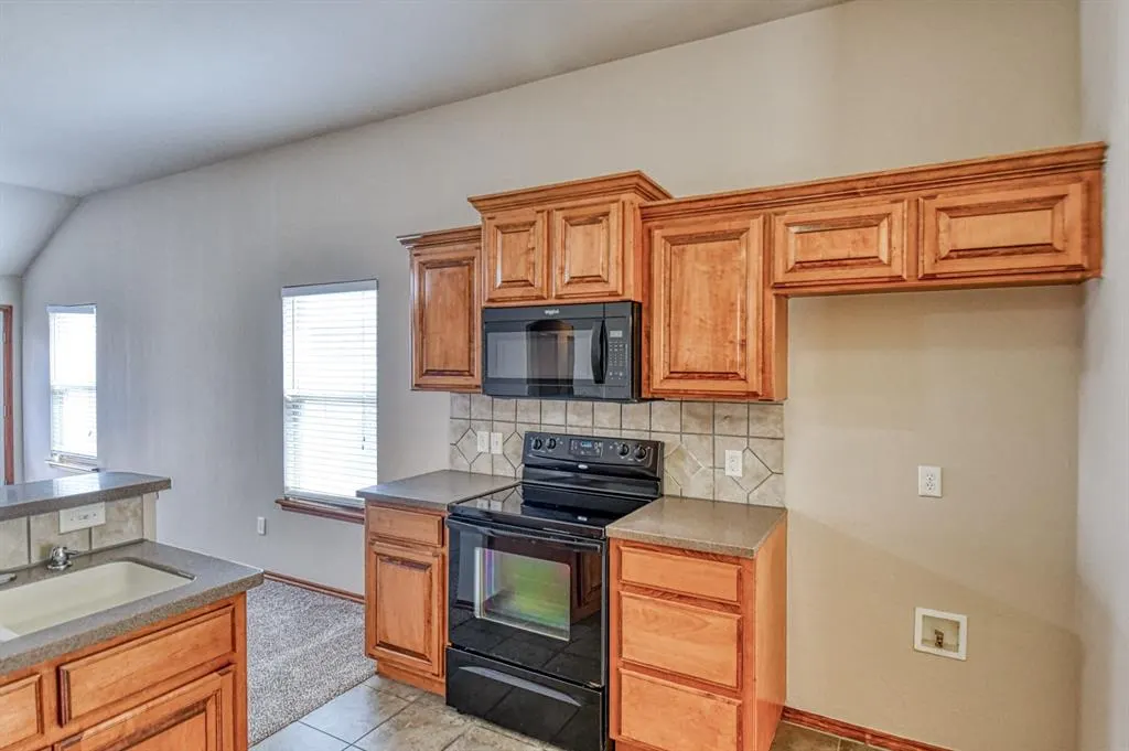 Photo 10 — 13309 SW 3rd Street, Yukon, OK 73099