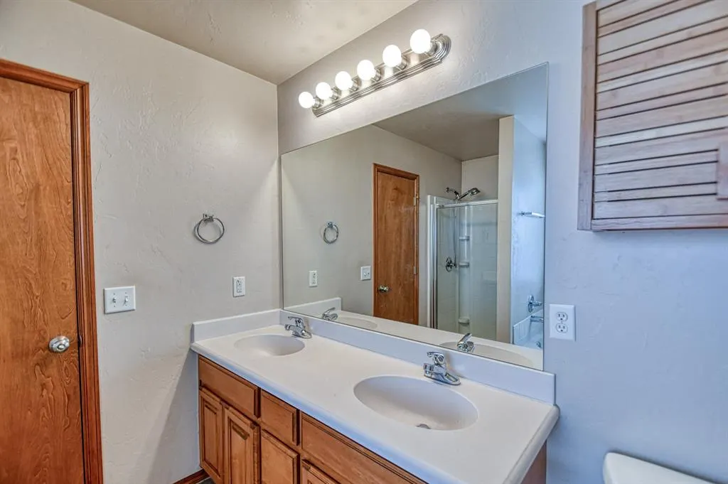 Photo 17 — 13309 SW 3rd Street, Yukon, OK 73099