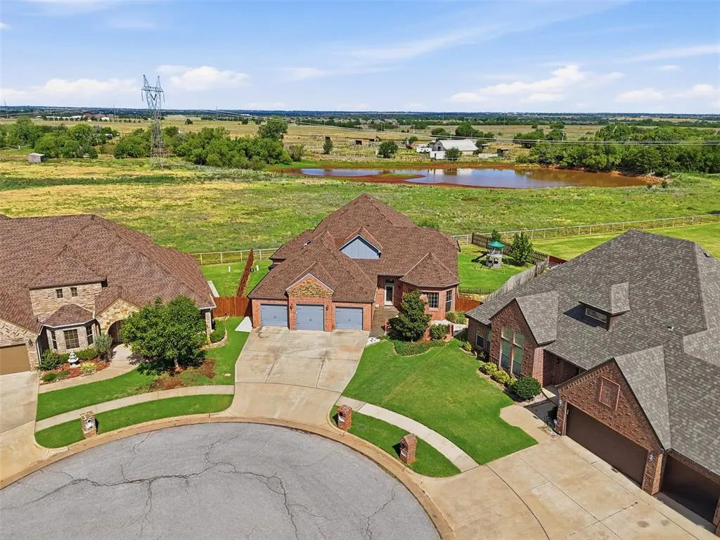 Photo 2 — 9329 NW 134th Terrace, Yukon, OK 73099