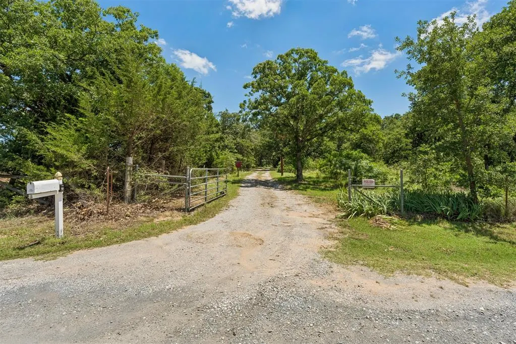 Photo 6 — 5050 Pond Drive, Harrah, OK 73045