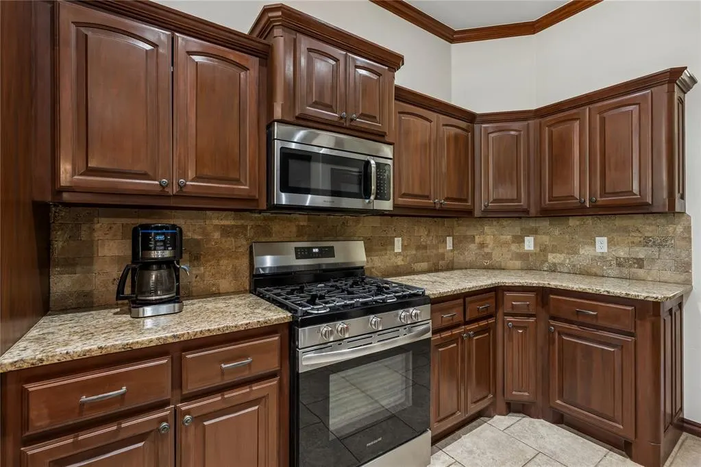 Photo 12 — 5050 Pond Drive, Harrah, OK 73045