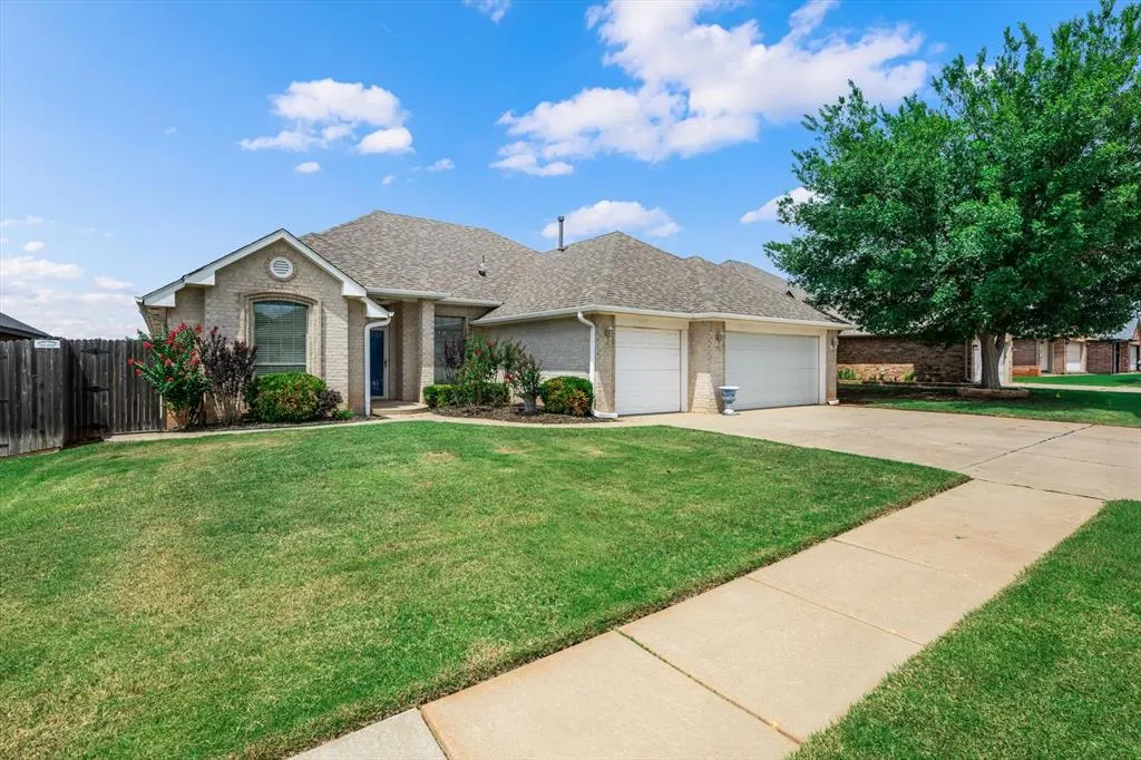 Front exterior — 2805 NW 168th Street, Edmond, OK 73012