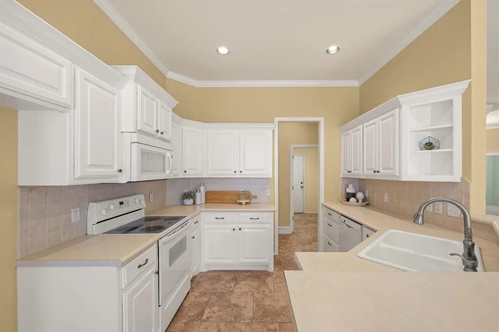 Photo 9 — 2805 NW 168th Street, Edmond, OK 73012