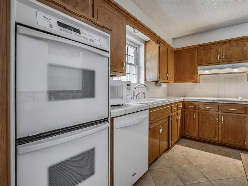 Photo 9 — 6309 S Robinson Drive, Oklahoma City, OK 73139