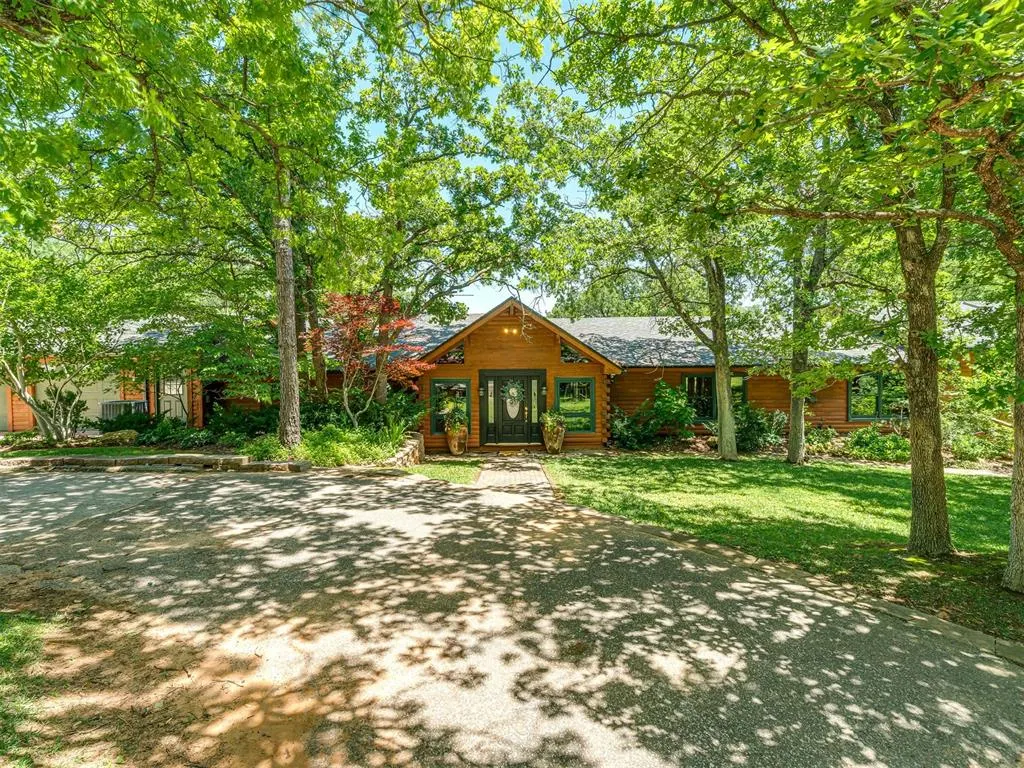 Front exterior — 2101 E Lakewood Drive, Guthrie, OK 73044