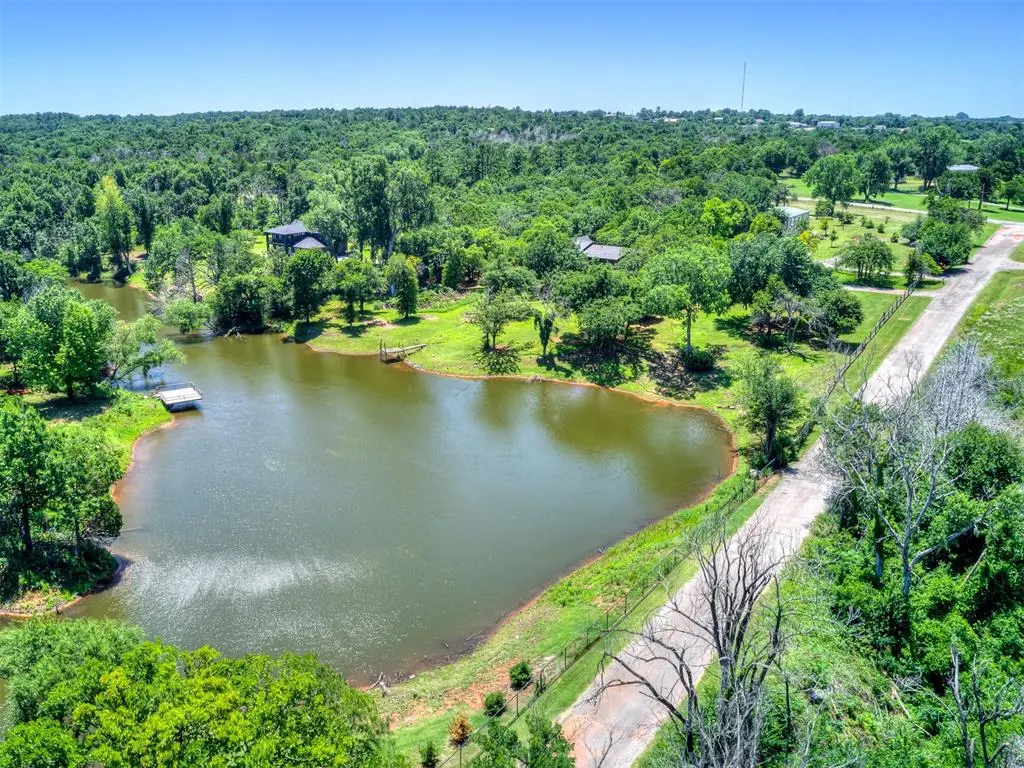 Photo 2 — 2101 E Lakewood Drive, Guthrie, OK 73044