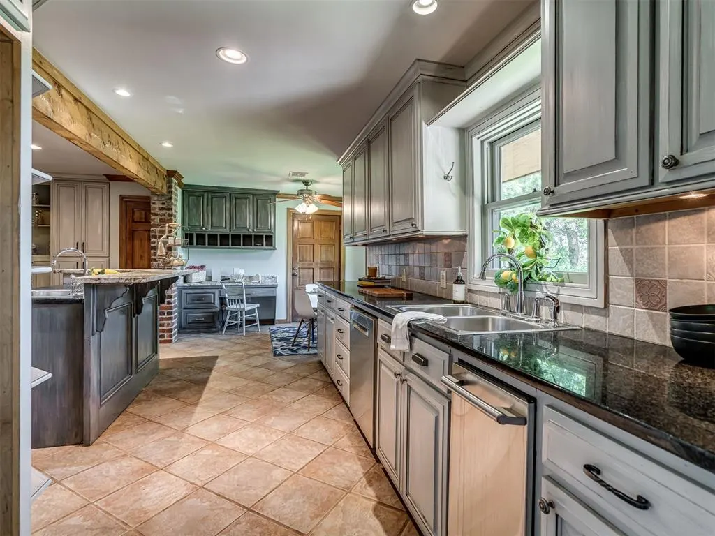 Photo 17 — 2101 E Lakewood Drive, Guthrie, OK 73044