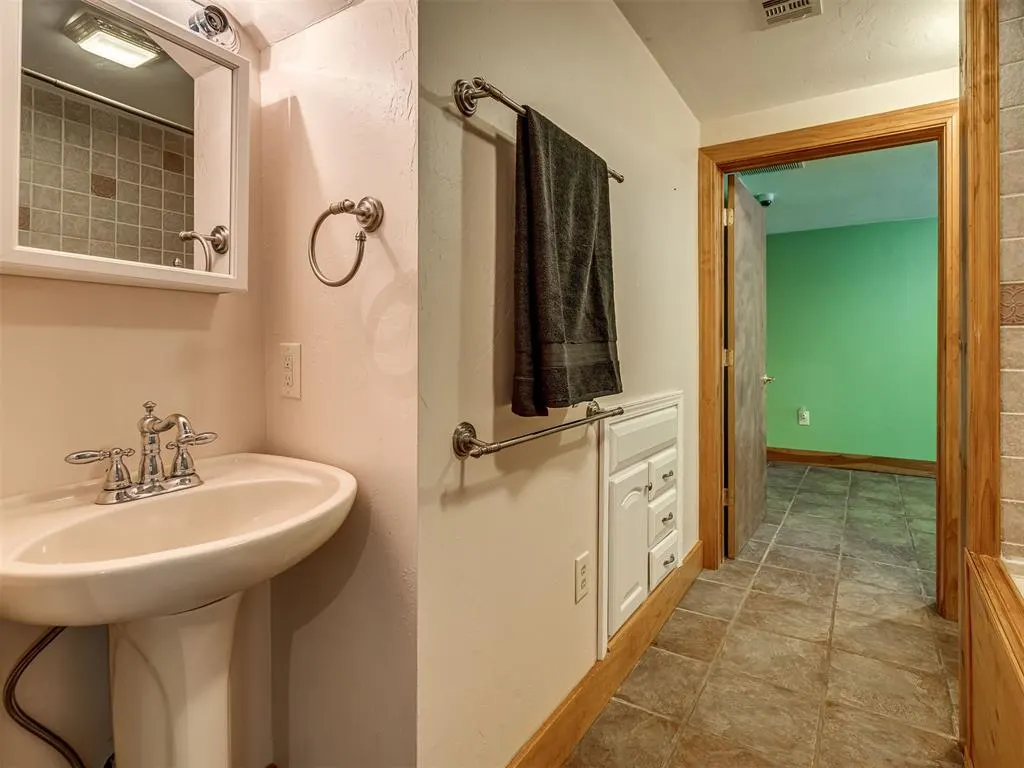 Photo 25 — 2101 E Lakewood Drive, Guthrie, OK 73044