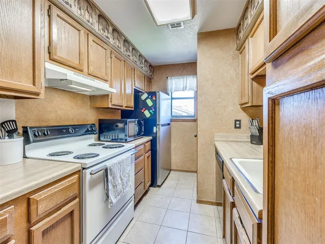 Photo 8 — 11421 Springhollow Road 1102, Oklahoma City, OK 73120