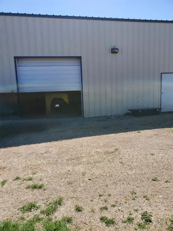 Photo 2 — 300 N 14th Street, Clinton, OK 73601