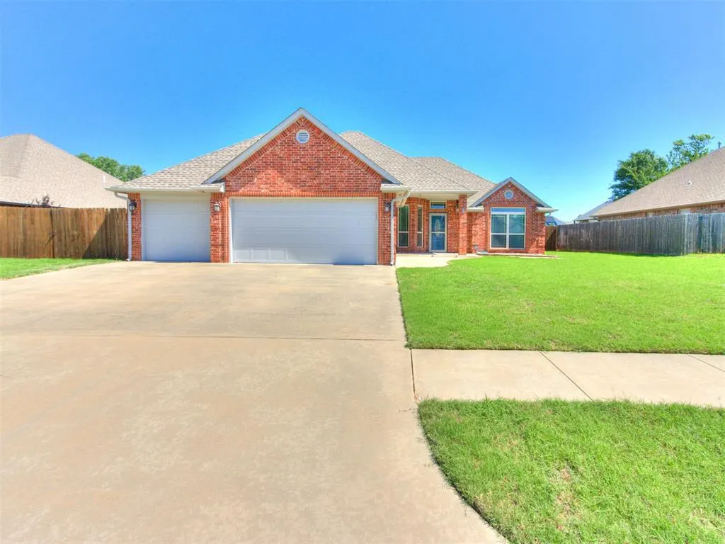 Photo 2 — 1059 Fox Run Lane, Blanchard, OK 73010
