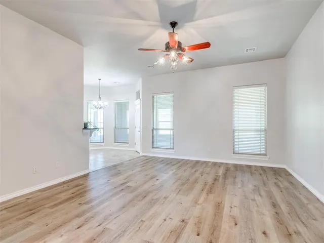 Photo 7 — 1059 Fox Run Lane, Blanchard, OK 73010