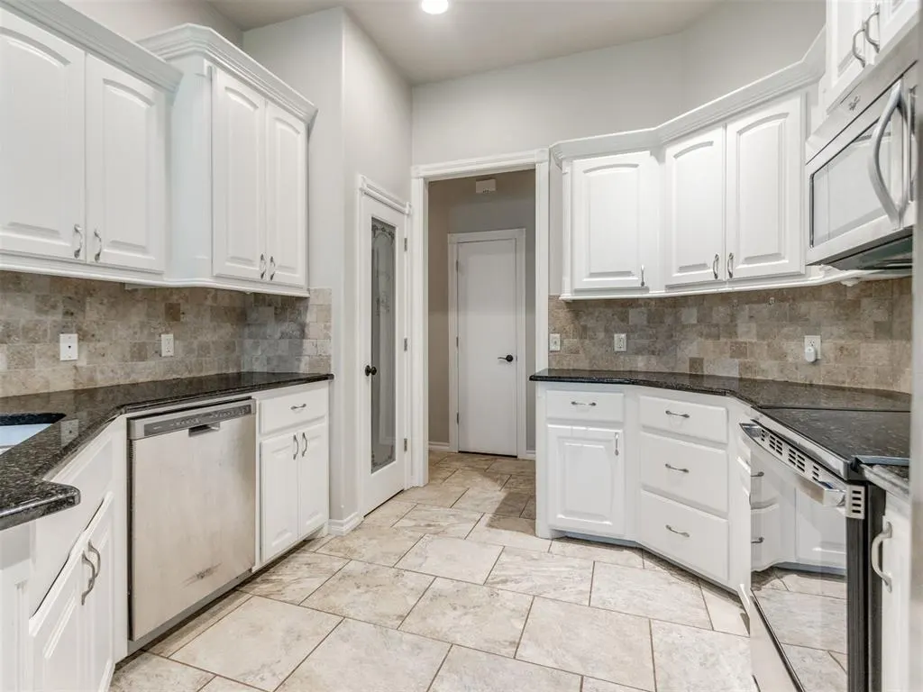 Photo 12 — 1059 Fox Run Lane, Blanchard, OK 73010
