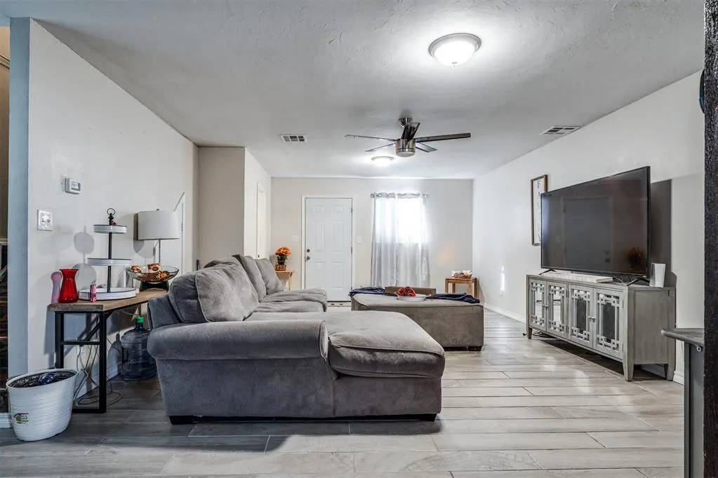 Photo 11 — 3105 N Viewpoint Drive, Midwest City, OK 73110