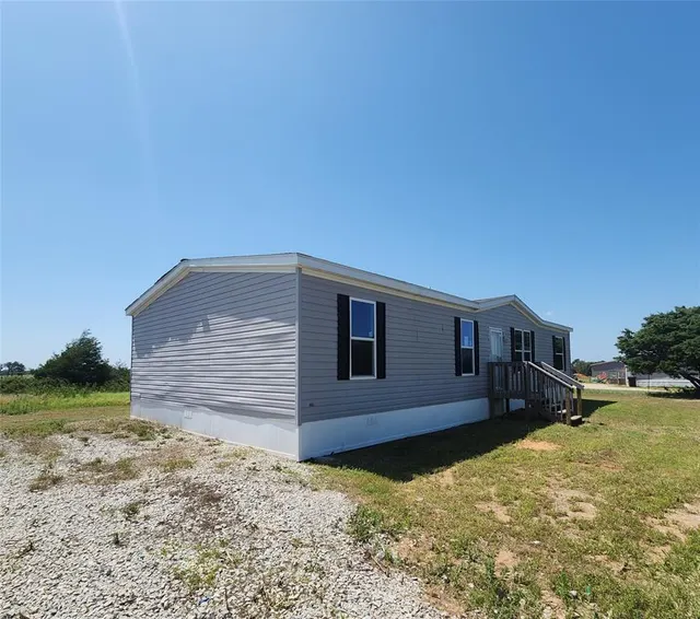 Photo 2 — 10696 Chandler Way, McLoud, OK 74851