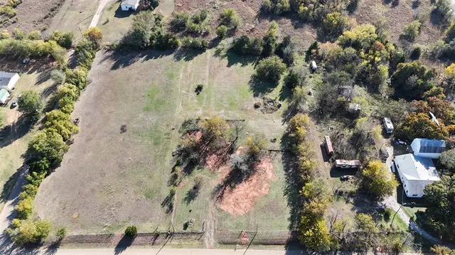 Photo 3 — 1609 E Roosevelt Avenue, Guthrie, OK 73044