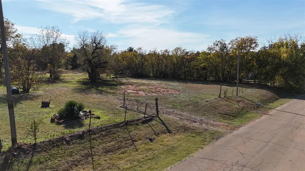 Photo 11 — 1609 E Roosevelt Avenue, Guthrie, OK 73044