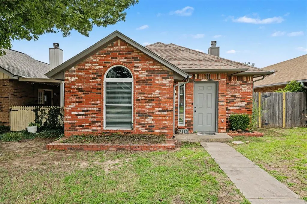Front exterior — 2113 S Robinson Avenue, Moore, OK 73170